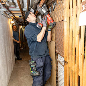 Pressverbindung an einer Kupferleitung im Deckenbereich.
